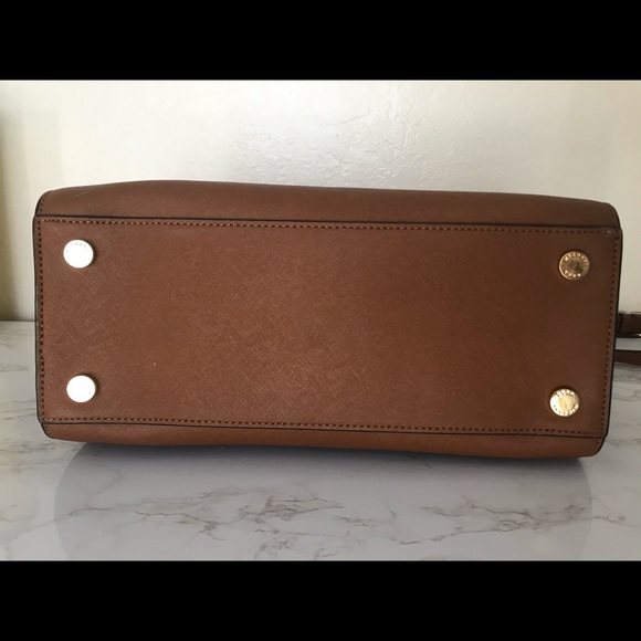 MK Hamilton - Picture 6 of 9